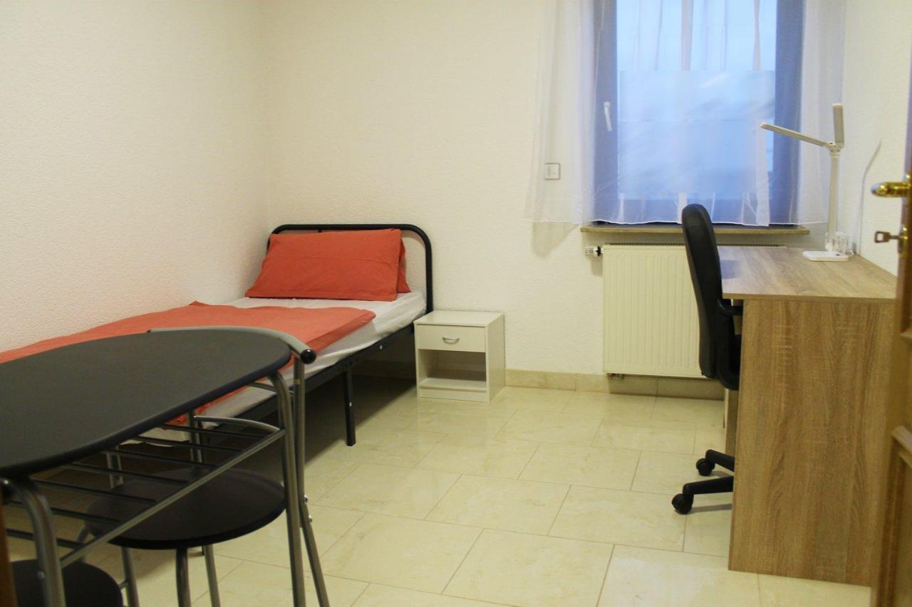 Spacious Apartment In Industrial Area Людвигсбург Экстерьер фото