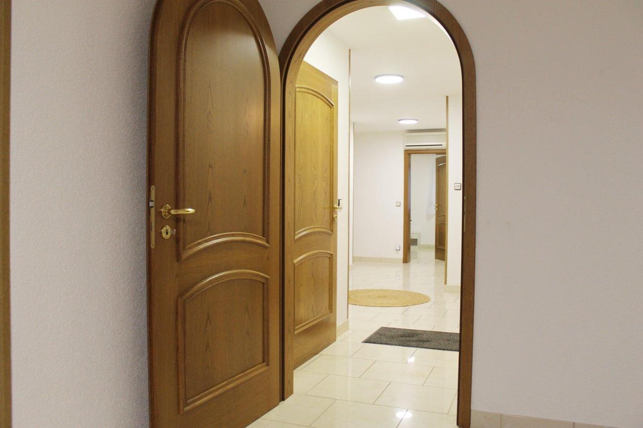 Spacious Apartment In Industrial Area Людвигсбург Экстерьер фото